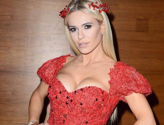 PHOTOS: मिलिए दुनिया की सबसे अक्लमंद Playboy मॉडल से