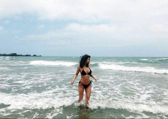 'दुनिया की सबसे सेक्सी नर्स', शेयर करती है ऐसी हॉट PHOTOS