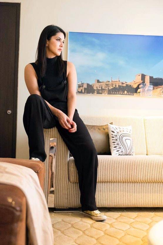 सनी लियोनी की ये हैं 21 नई PHOTOS