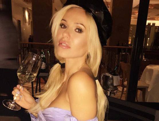 PHOTOS: मिलिए दुनिया की सबसे अक्लमंद Playboy मॉडल से