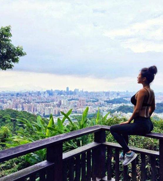 'दुनिया की सबसे सेक्सी नर्स', शेयर करती है ऐसी हॉट PHOTOS