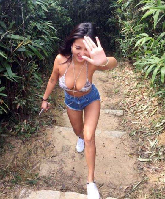 'दुनिया की सबसे सेक्सी नर्स', शेयर करती है ऐसी हॉट PHOTOS