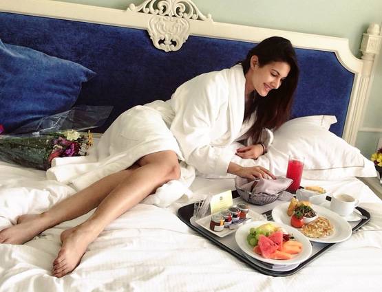 अमायरा दस्तूर ने शेयर की वेकेशन की PHOTOS