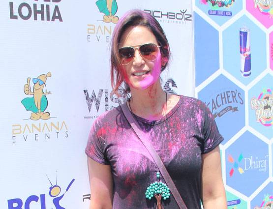 छोटे पर्दे के स्टार्स ने मनाई होली, देखें PHOTOS