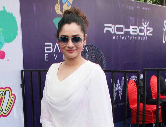 छोटे पर्दे के स्टार्स ने मनाई होली, देखें PHOTOS