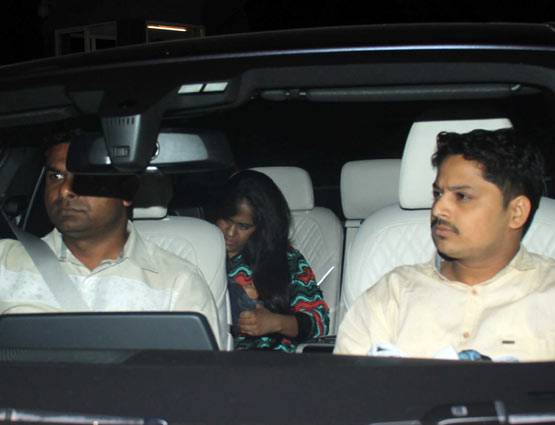 'गर्ल गैंग' के साथ करीना की धमाल पार्टी PHOTOS