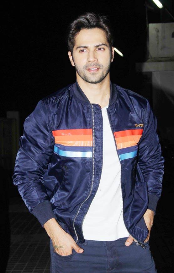 'बद्रीनाथ की दुल्हनिया' देखने शाहिद के भाई के साथ आई श्रीदेवी की बेटी!