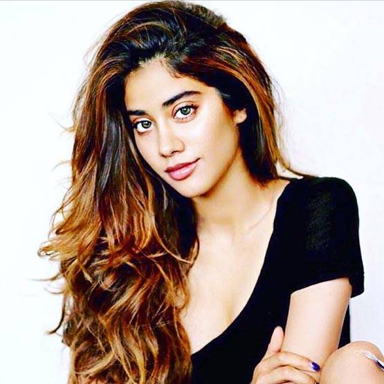 बॉयफ्रेंड्स से लेकर ब्यूटी- किसी मामले में कम नहीं श्रीदेवी की बेटी