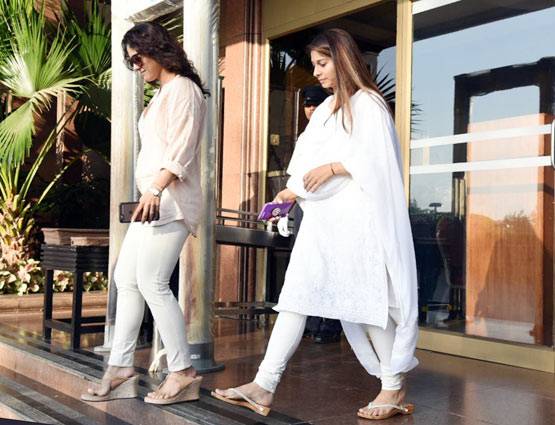 PHOTOS: ऐश्वर्या के पिता के चौथे में सलमान खान के घर से ये पहुंचे