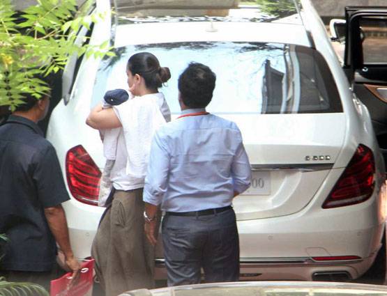 PHOTOS: करण जौहर के जुड़वां बच्चों की पहली झलक...