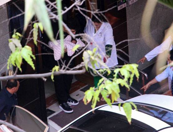 PHOTOS: करण जौहर के जुड़वां बच्चों की पहली झलक...