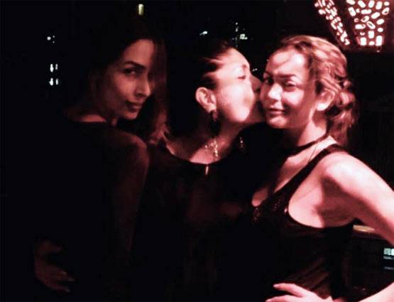 Photos: पार्टी करीना की, छाई रही बेटी सारा