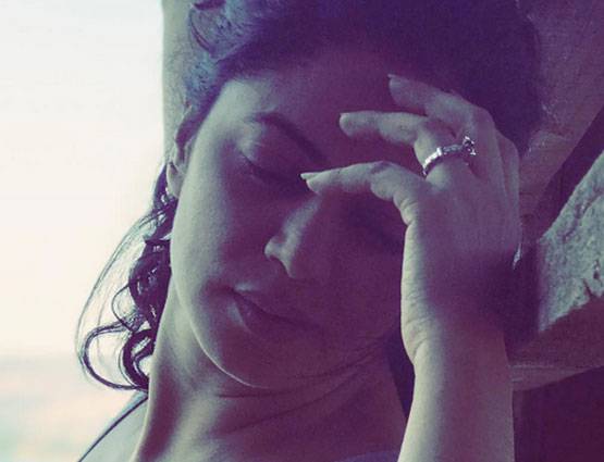 चंद्रमुखी चौटाला ने पति के साथ मनाई होली, देखें PHOTOS