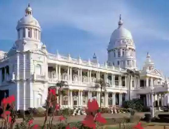 ये है लग्जरी ट्रेन महाराजा एक्सप्रेस, जानें कहां-कहां कराती है सैर