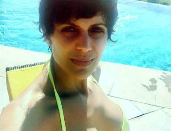 मंदिरा ने अपनी 'गर्लफ्रेंड' को किया किस, मचा बवाल