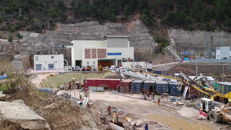 12 PHOTOS में देखें देश की सबसे लंबी सुरंग, ऐसे रोज बचाएगी 27 लाख