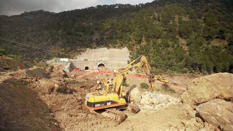 12 PHOTOS में देखें देश की सबसे लंबी सुरंग, ऐसे रोज बचाएगी 27 लाख