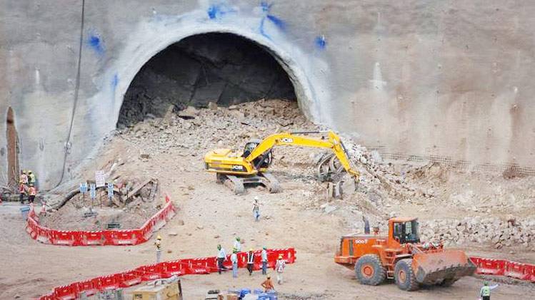 12 PHOTOS में देखें देश की सबसे लंबी सुरंग, ऐसे रोज बचाएगी 27 लाख