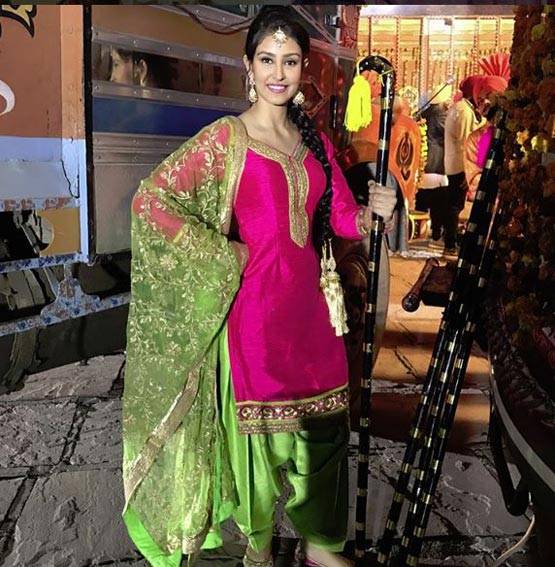 PHOTOS: बोल्ड रिया सेन दिखेंगी सलमान खान के साथ!