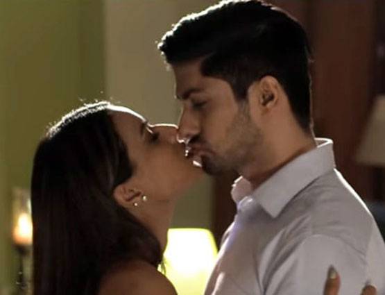 टीवी के सादे एक्टर वेब पर आते ही बने बम, देखें PHOTOS