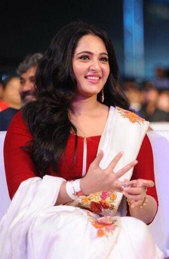 PHOTOS: Ex गर्लफ्रेंड के साथ ये क्या कर रहे थे प्रभास