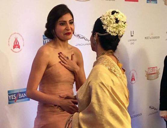 PHOTOS: रेखा ने फिर बदला लुक, देखें क्या पसंद आया आपको