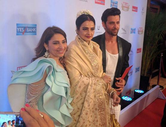 PHOTOS: रेखा ने फिर बदला लुक, देखें क्या पसंद आया आपको