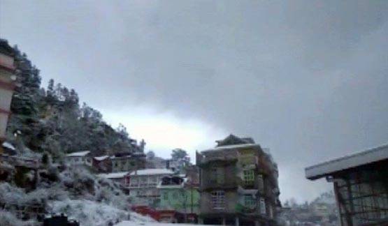 9 PHOTOS मेें देखें शिमला में बर्फबारी