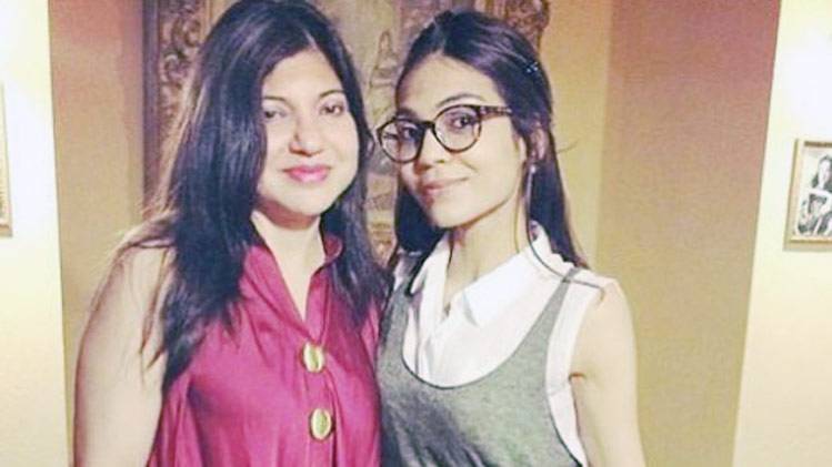 ये हैं अल्का यागनिक की खूबसूरत बेटी, ड्रिंक करते शेयर की फोटो