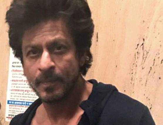 सुनील शेट्टी के पिता की अंत्येष्ट‍ि पर पहुंचे शाहरुख-अमिताभ