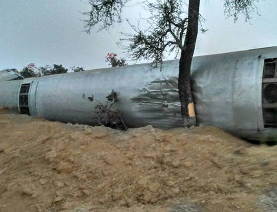 PHOTOS: दो हिस्सों में बंट गई महाकौशल एक्सप्रेस, टला बड़ा हादसा