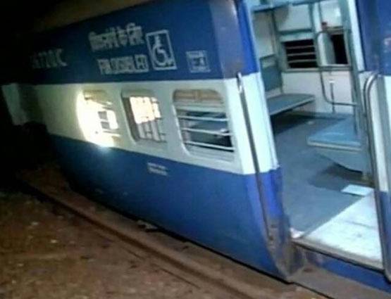 PHOTOS: दो हिस्सों में बंट गई महाकौशल एक्सप्रेस, टला बड़ा हादसा