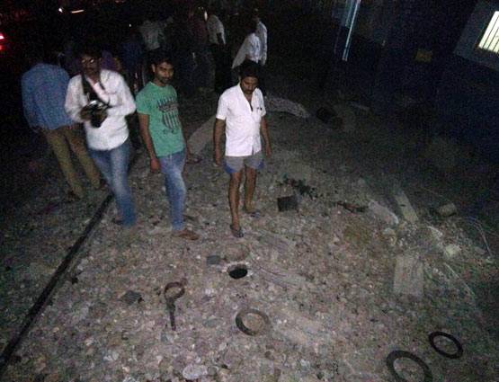 PHOTOS: दो हिस्सों में बंट गई महाकौशल एक्सप्रेस, टला बड़ा हादसा