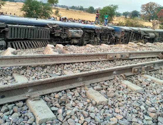 PHOTOS: दो हिस्सों में बंट गई महाकौशल एक्सप्रेस, टला बड़ा हादसा