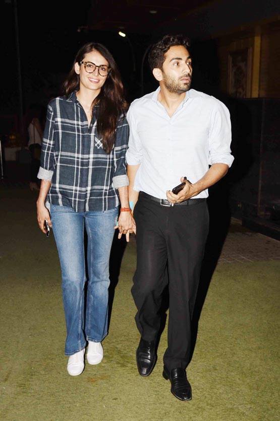 'बद्रीनाथ की दुल्हनिया' देखने शाहिद के भाई के साथ आई श्रीदेवी की बेटी!