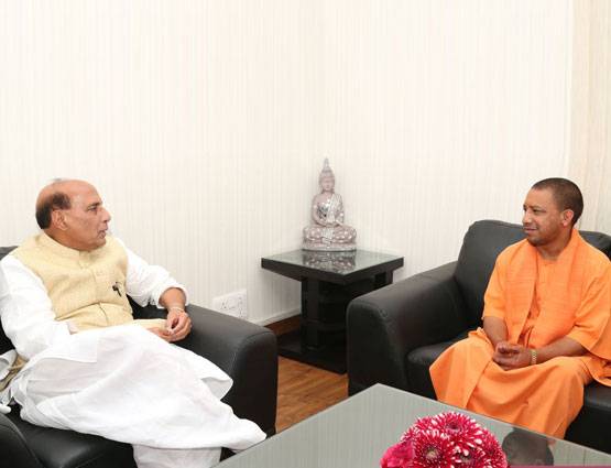 पहली बार दिल्ली पहुंचे CM योगी, 6 घंटे में 5 हस्तियों से मिले