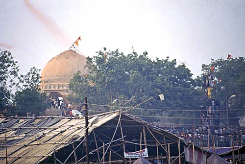 अतीत के झरोखे से...तस्वीरों में देखिए बाबरी ढांचा विध्‍वंस