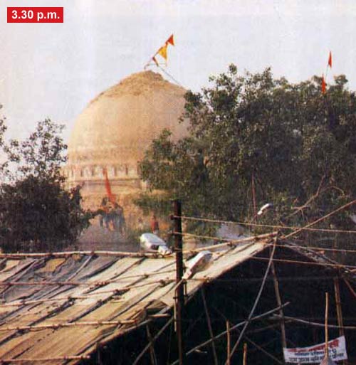 अतीत के झरोखे से...तस्वीरों में देखिए बाबरी ढांचा विध्‍वंस