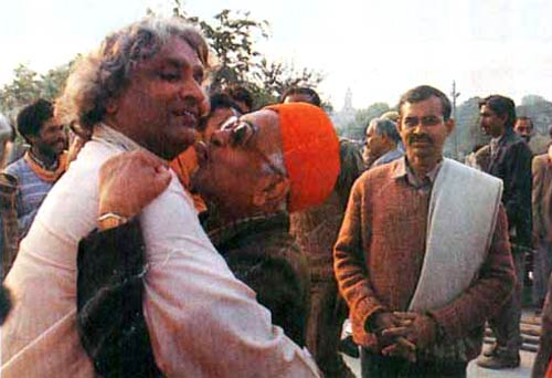 अतीत के झरोखे से...तस्वीरों में देखिए बाबरी ढांचा विध्‍वंस