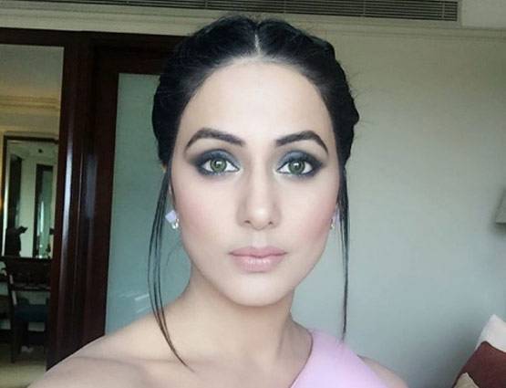 अक्षरा ने उतारी साड़ी, एक्शन दिखाने की अब है तैयारी...