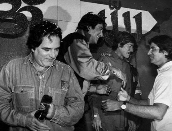 गुलजार नहीं चाहते थे विनोद खन्ना बने विलेन, शेयर की ये PHOTOS