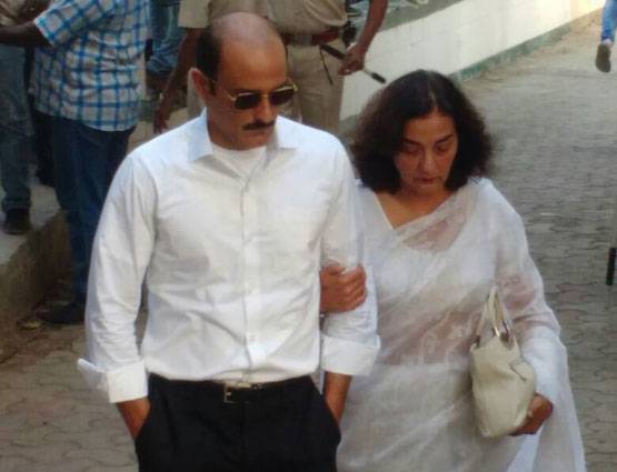 PHOTOS: विनोद खन्ना हुए पंचतत्व में विलीन, बॉलीवुड ने नम आंखों से दी विदाई