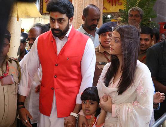 PHOTOS: शादी की 10वीं सालगिरह पर अभि-ऐश ने किया सिद्धिविनायक का दर्शन