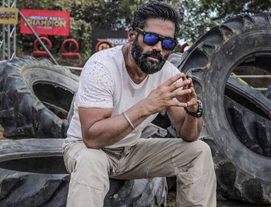 फिल्मों के बाद अब टीवी पर दिखेंगे सुनील शेट्टी, होस्ट करेंगे इस रिएलिटी शो को