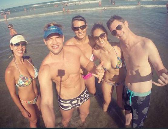 DESI BOYZ की इस एक्ट्रेस ने करवाया TOPLESS PHOTOSHOOT