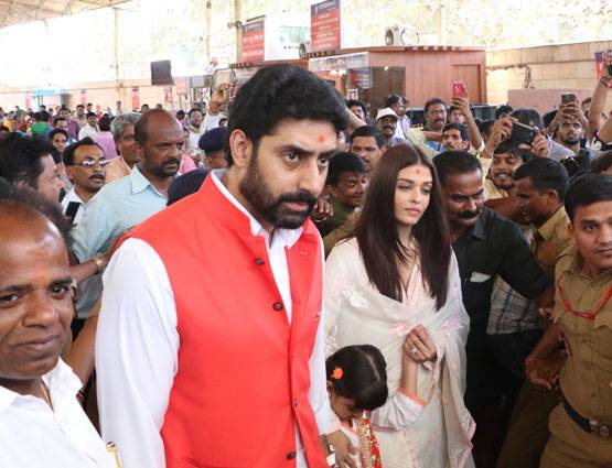 PHOTOS: शादी की 10वीं सालगिरह पर अभि-ऐश ने किया सिद्धिविनायक का दर्शन