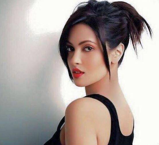 PHOTOS: एक समय MMS हुआ था लीक, अब कराया TOPLESS PHOTOSHOOT