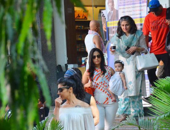 PHOTOS: बेटी मीशा और पत्नी मीरा के साथ लंच करने पहुंचे शाहिद