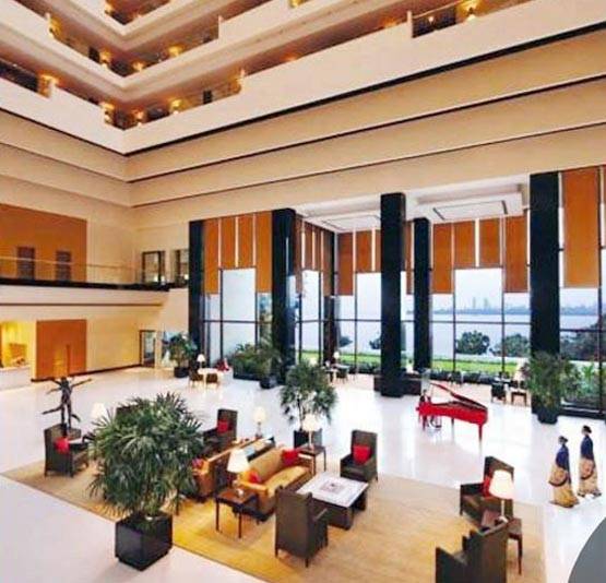 11 हजार करोड़ में बना है मुकेश का घर 'एंटीलिया', देखें PHOTOS