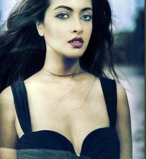 PHOTOS: एक समय MMS हुआ था लीक, अब कराया TOPLESS PHOTOSHOOT